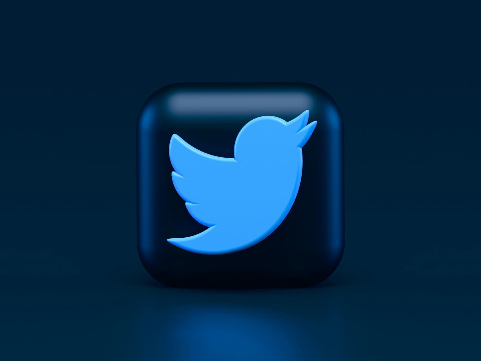 Smart AI replies powering social media conversations on phone